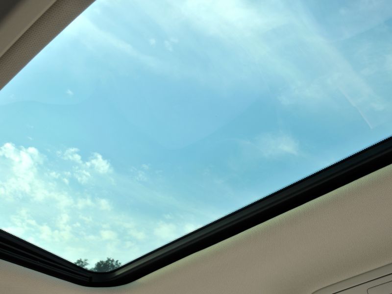 sunroof là gì 4 Moonroof được chế tạo bằng kính cường lực