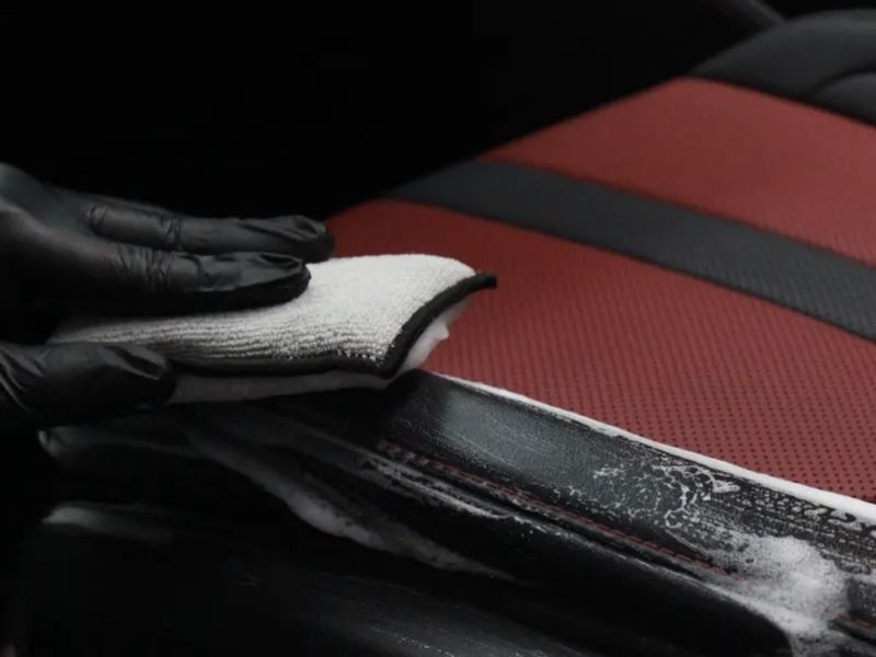 alcantara 5 Cách vệ sinh Alcantara