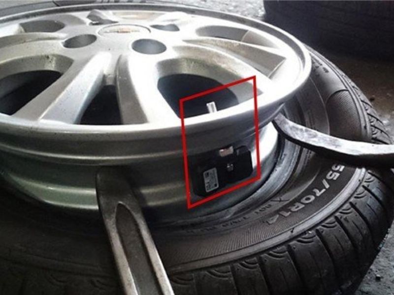 Cảm biến áp suất lốp 2 Cảm biến áp suất lốp van trong