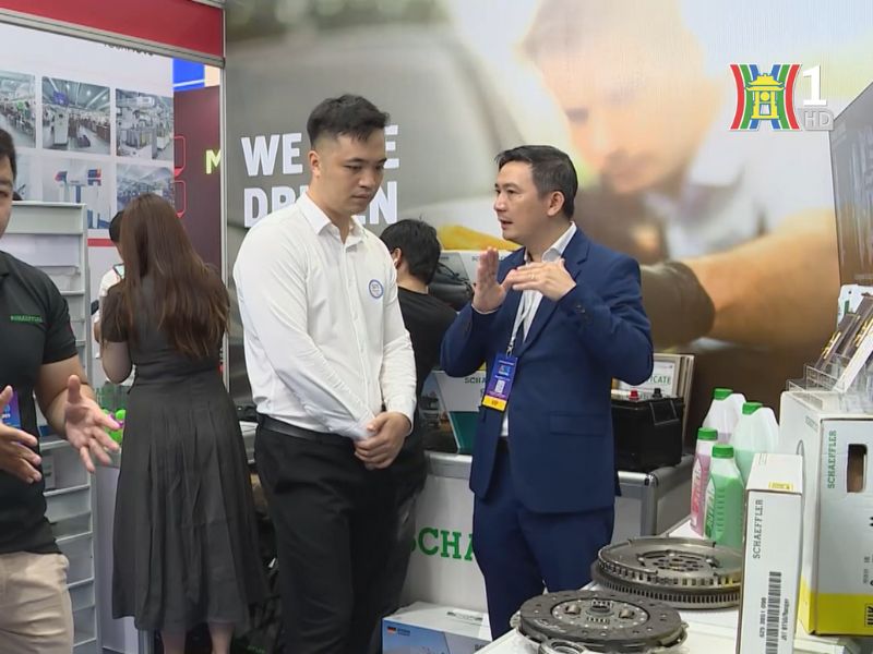 2 ông Bùi Thọ Anh đã có mặt trực tiếp tại gian hàng của Schaeffler