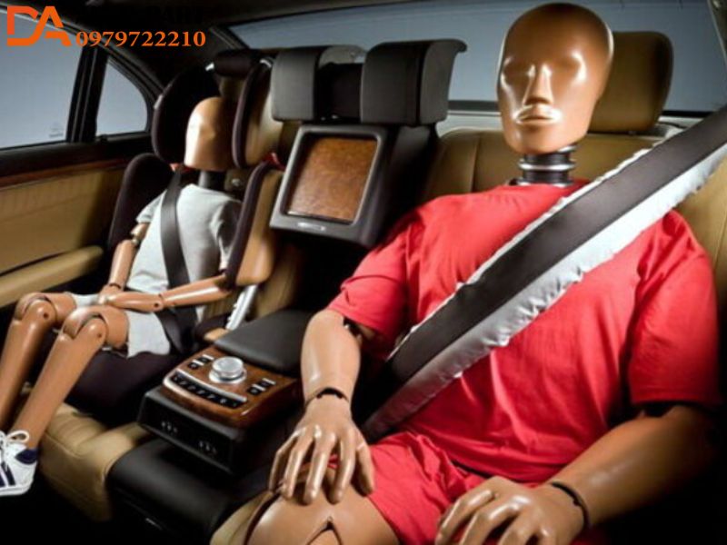 Túi khí ô tô 9 Túi khí dây đai an toàn giúp bảo vệ phần ngực
