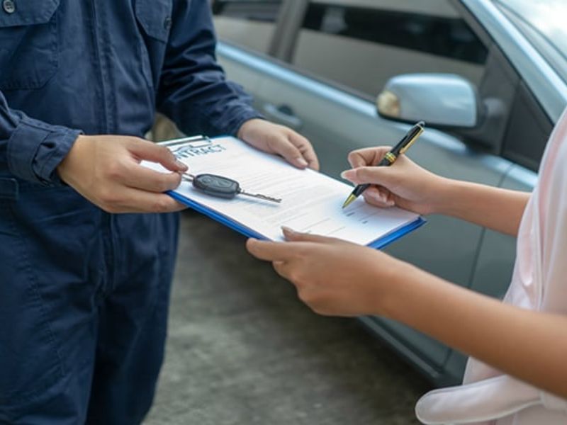 Không đọc kỹ điều khoản hợp đồng là sai lầm phổ biến khi mua bảo hiểm