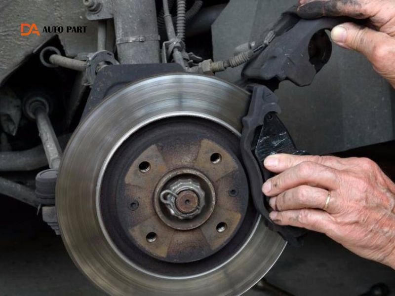 Lắng nghe âm thanh phát ra khi phanh để phát hiện bất thường