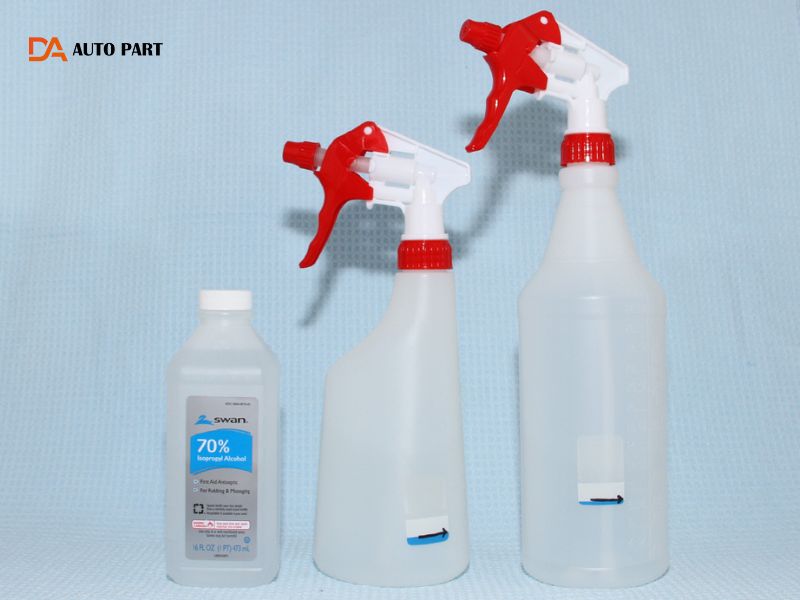 Pha bằng cồn isopropyl (hoặc rượu trắng) + nước cất