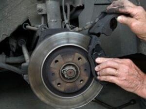 Cách xử lý xe ô tô bị bó thắng