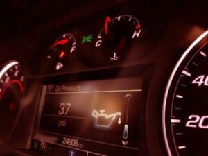 Đèn báo áp suất dầu ở mức thấp gây ra nhiều hậu quả