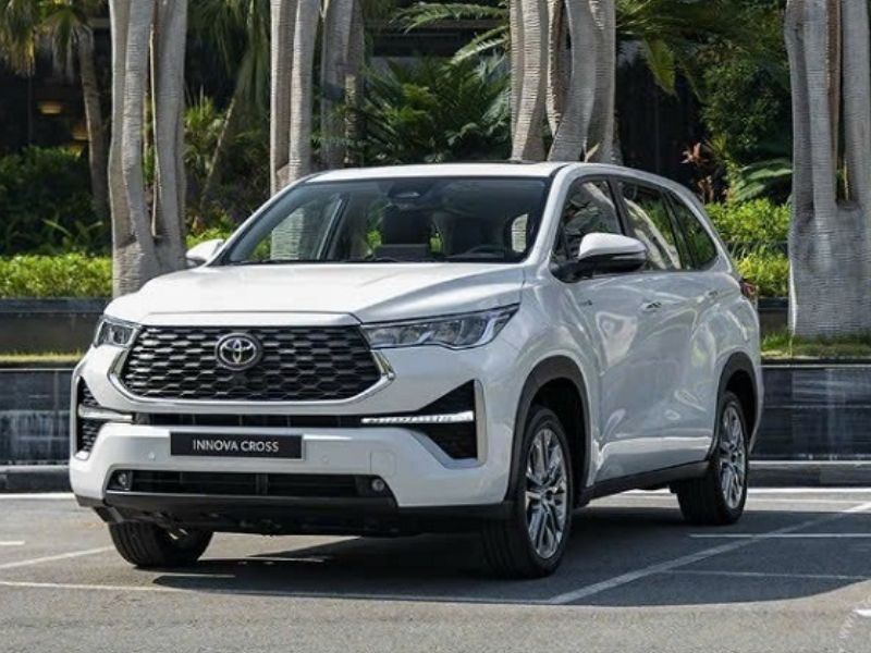 Xe MPV là gì? Các dòng MPV, cách phân biệt với SUV, Sedan 3 Toyota Innova Cross dòng MPV cỡ trung
