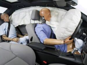 Túi khí ô tô bung ra khi nào