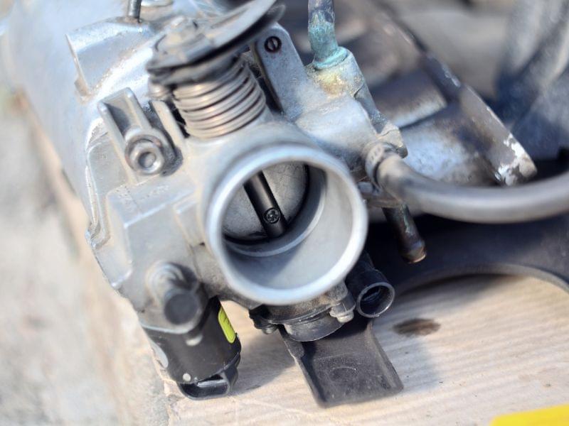 10 bước vệ sinh bướm ga ô tô tại nhà đơn giản mà hiệu quả 1 Khái niệm về ướm ga ô tô