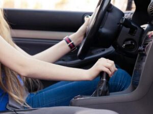Cách chạy xe số sàn không bị tắt máy