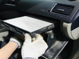 Cách thay lọc gió điều hoà ô tô