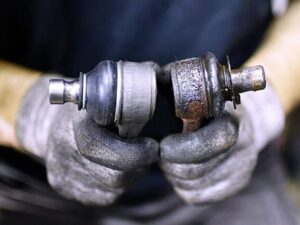 Dấu hiệu hỏng rotuyn lái