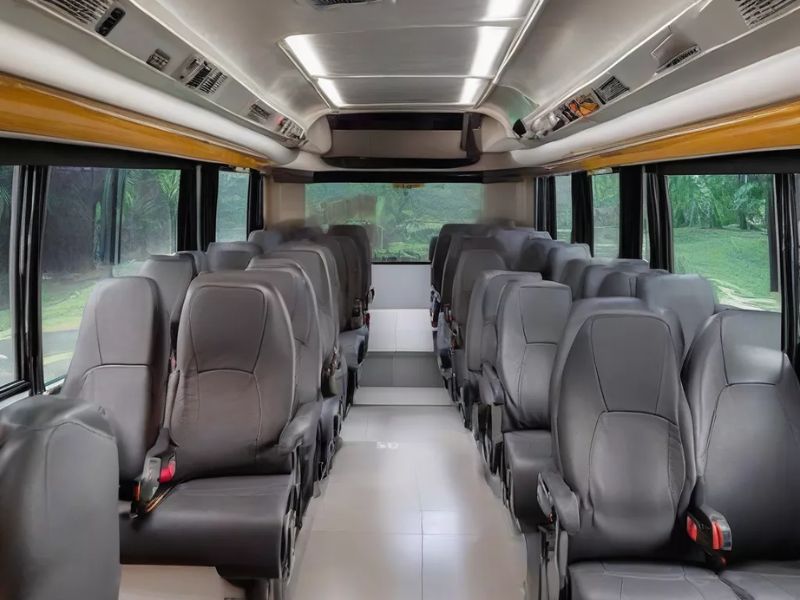 Chọn ghế ngồi giữa xe, nơi ít rung lắc