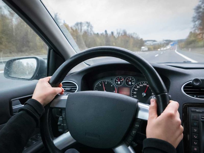 Xe bị lệch hướng, không đi thẳng dù đường bằng