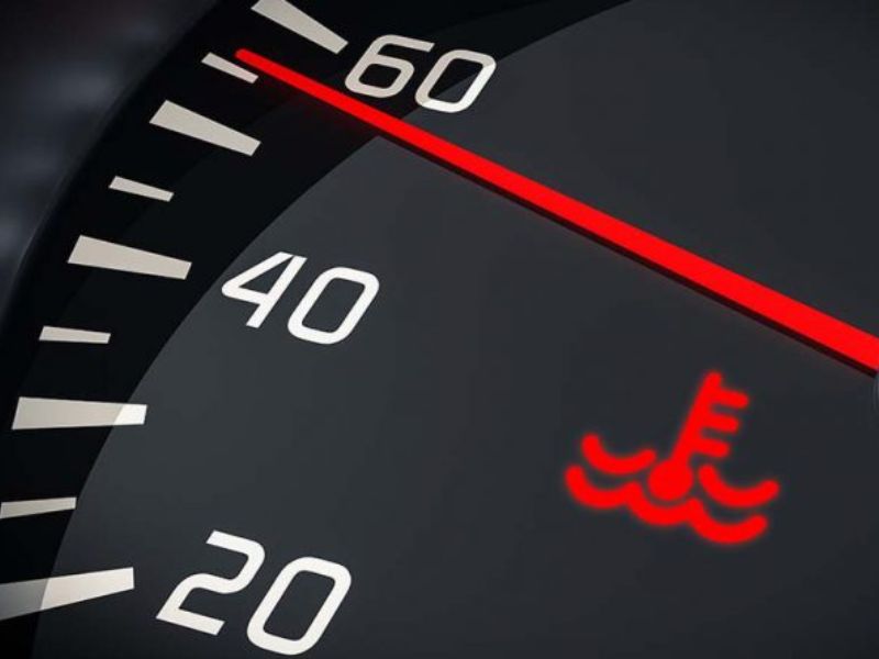 Dấu Hiệu Nhận Biết Xe Ô Tô Bị Chảy Nước Làm Mát