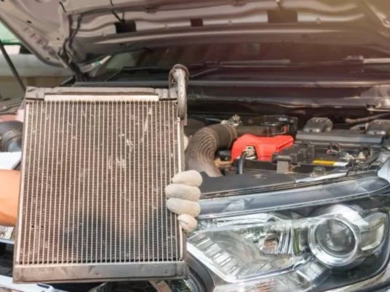 Các Nguyên Nhân Chính Khiến Xe Ô Tô Bị Chảy Nước Làm Mát