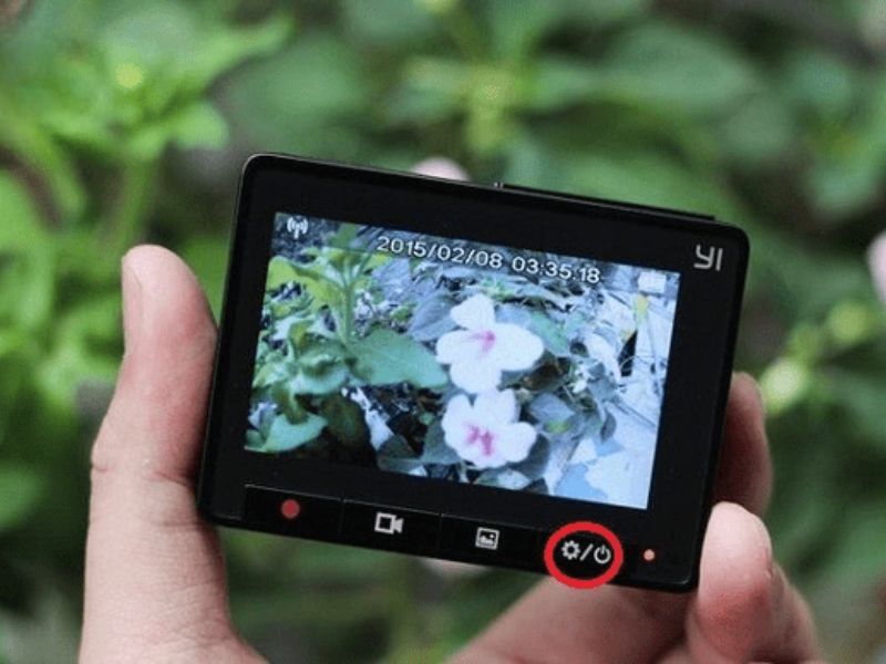 Cách khởi động camera hành trình ô tô