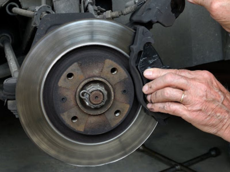 Hệ thống phanh là yếu tố an toàn tối thượng, cần được kiểm tra kỹ lưỡng