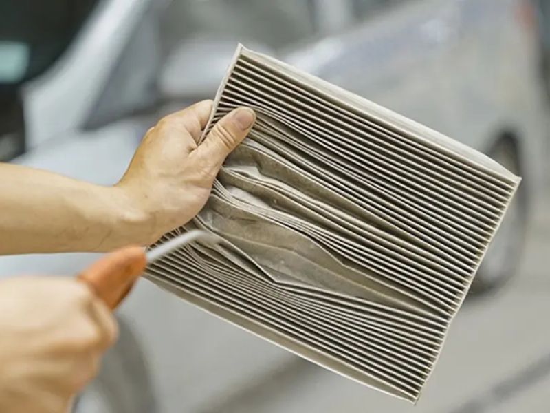 Thay thế lọc gió điều hòa định kỳ giúp bảo vệ sức khỏe người ngồi trong xe