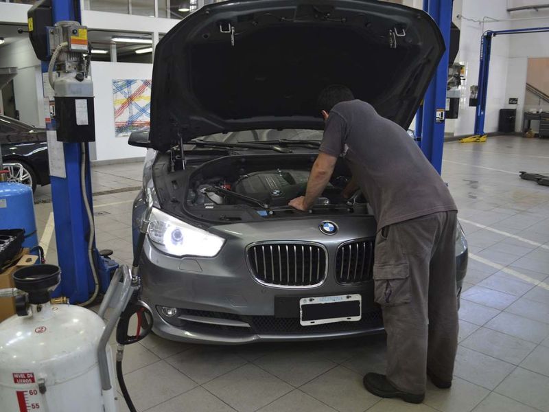Nên lựa chọn phụ tùng OEM hay Aftermarketing để bảo dưỡng BMW