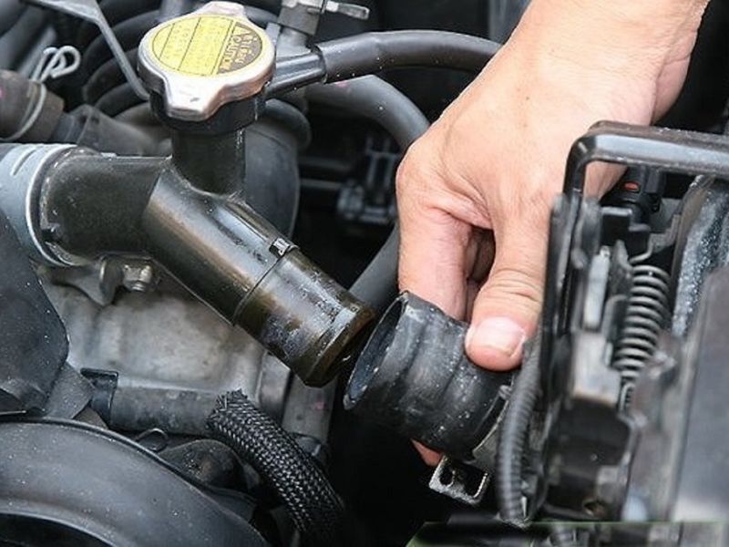 Các Nguyên Nhân Chính Khiến Xe Ô Tô Bị Chảy Nước Làm Mát