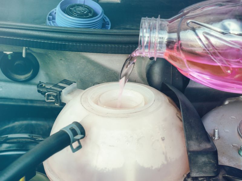 Quy Trình Thay Nước Làm Mát Xe Mercedes Chuẩn Kỹ Thuật