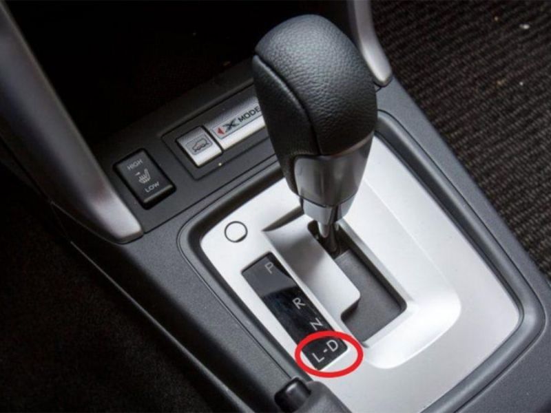 Xuống dốc với xe số tự động, hãy về số L để hãm bằng động cơ