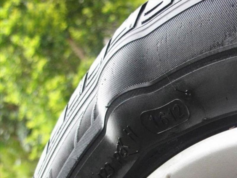 Bơm lốp quá căng làm tăng nguy cơ mất an toàn khi di chuyển xa