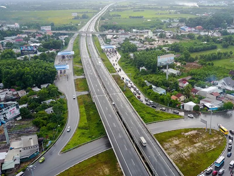 Các chi phí phát sinh khác (phí đường bộ, dịch vụ, phụ kiện…)