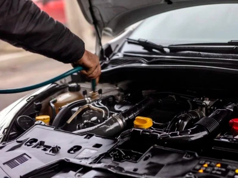 Xịt sơ qua để loại bỏ bụi bẩn lớn