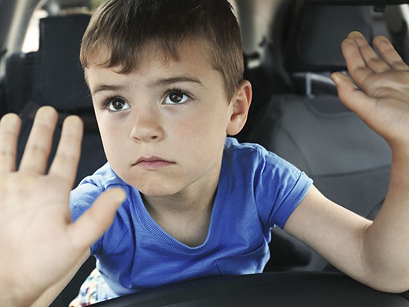 Cách thoát hiểm khi bị bỏ quên trên xe ô tô