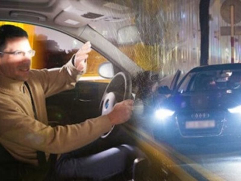 Mẹo tránh gây chói mắt khi bật đèn pha ô tô