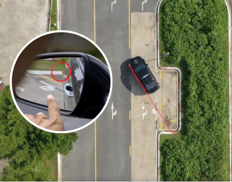 Quan sát gương và xác định điểm mốc khi lùi chuồng ngang