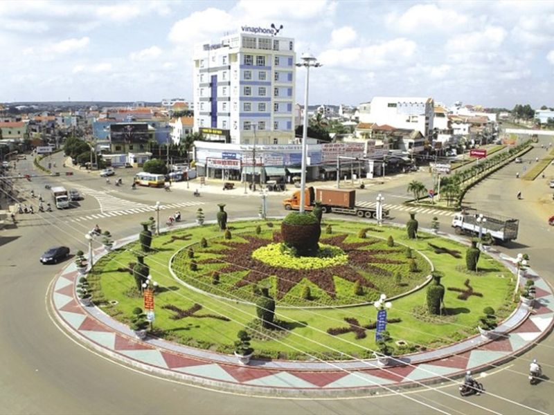 Xe vào vòng xuyến phải tuân thủ quy tắc an toàn