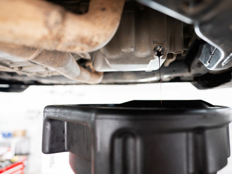 Dầu bị nhiễm cặn bẩn hoặc không đúng thông số kỹ thuật