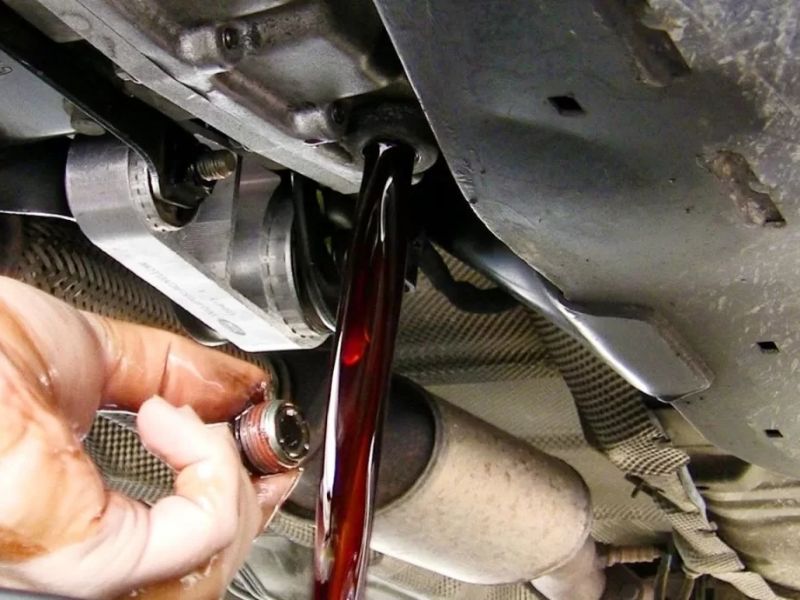 Dầu Hộp Số Có Mùi Cháy Hoặc Màu Lạ