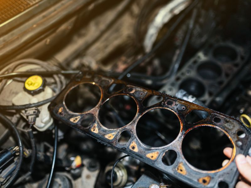 Xe ô tô bị chảy dầu dưới gầm