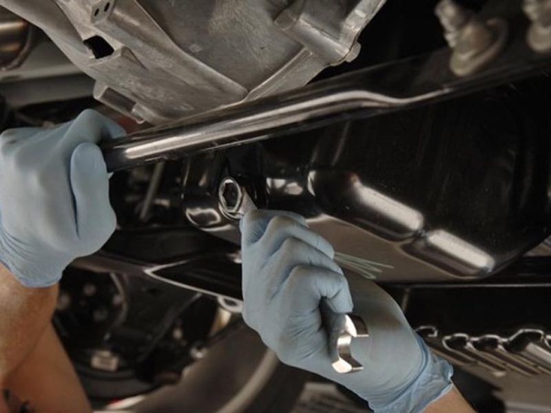 Xe ô tô bị chảy dầu dưới gầm