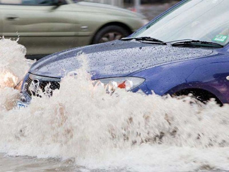 Xe ô tô bị ngập nước chết máy