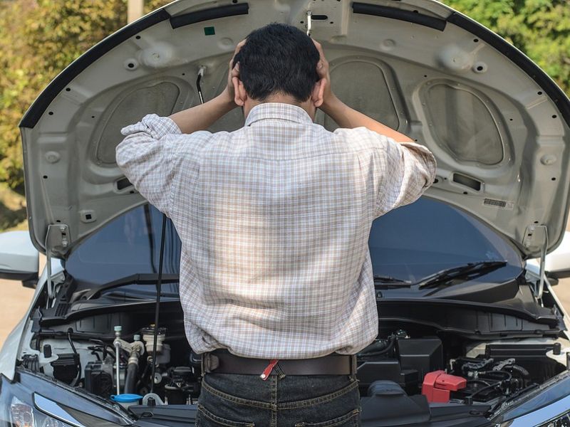 xe ô tô vẫn nổ máy nhưng không đi được