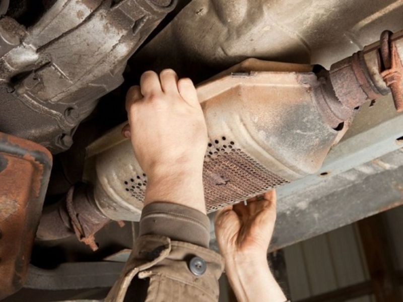 Vệ Sinh Hay Thay Mới Bầu Catalytic? Lời Khuyên Từ Chuyên Gia