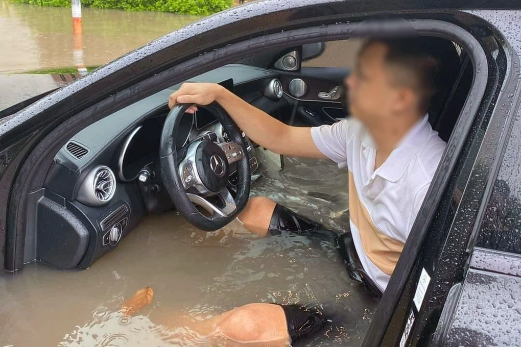 xử lý xe ô tô bị ngập nước