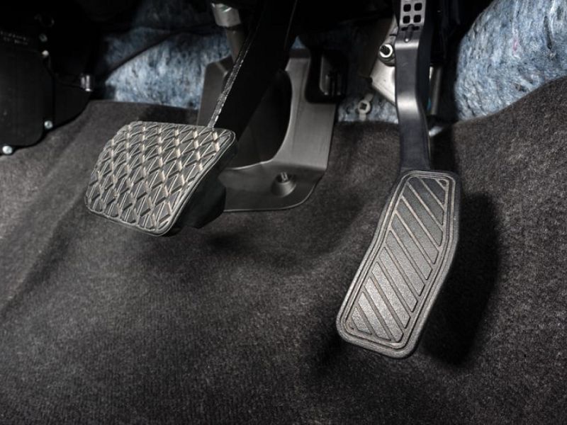 Khi bạn đạp phanh thấy phanh nhẹ và mất lực