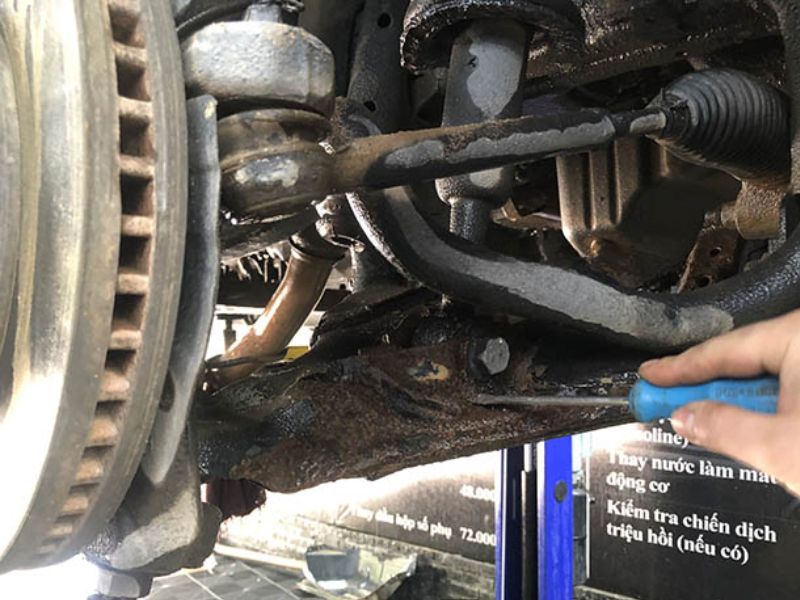 bảo dưỡng gầm xe sau ngập nước