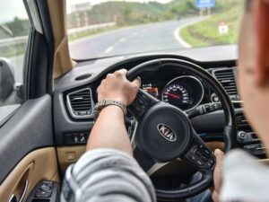 cách đánh lái khi vào cua