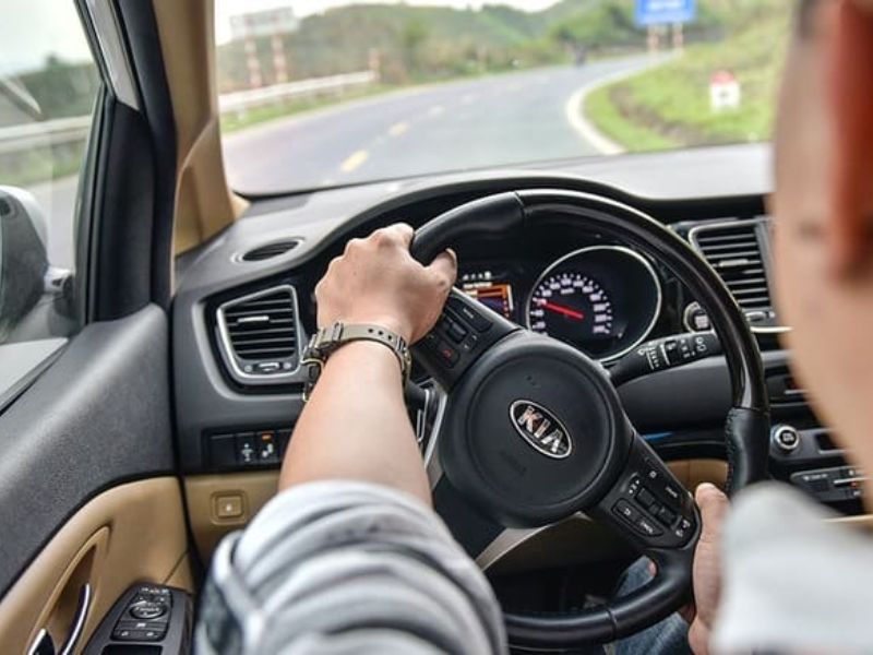 cách đánh lái khi vào cua