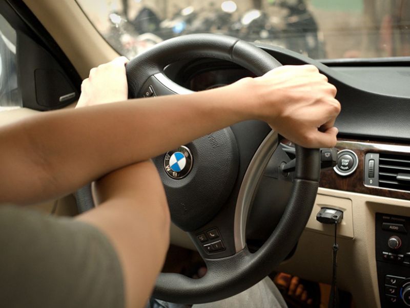 Cần đặt tay đúng vị trí, đặt sai sẽ khó kiểm soát xe khi vào cua