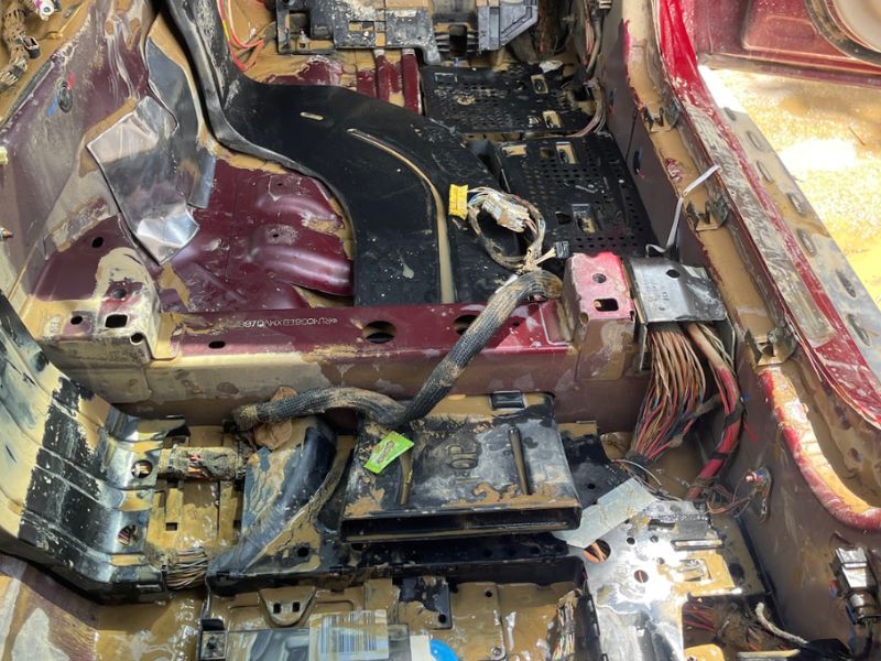 Sửa xe ngập nước: Quy trình, chi phí và những lưu ý quan trọng 6 Xe bị ngập sâu hư hỏng hộp số và động cơ