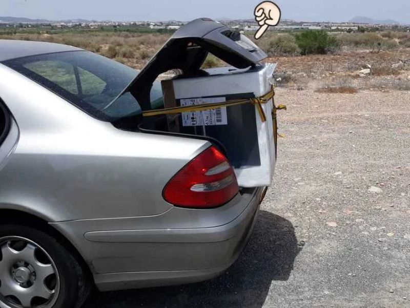 Cửa hoặc nắp cốp ô tô không đóng kín