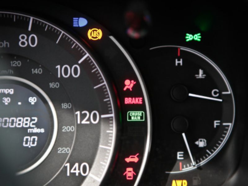 Đèn báo lỗi sáng bất thường trên bảng táp-lô